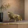 Resina Golden The Lion King Figurine per desktop Luxury Animal Ornaments Home Living Room Decor Objects Craft 240411