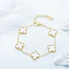 Jewelry Woman Designer Bracelets Gold pour femmes Bracelet Vanclef 18K Clover à quatre feuilles White Silver Charme plaquée Gift FlowerQdtu #