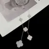 Дизайнер van Four Leaf Grass Pendant v Золото.