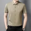 Summer Fashion Ice Silk Mens T-shirt Kort ärm Solid Turn-Down Collar Striped Business Letter Button Casual Tops 240410