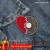 Broches 2pcs / ensemble coeur brisé coeur bouteille d'émail émail émoies mode amour broche pour amant vestes en denim