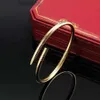 Diseñador de uñas de lujo Diseñador de moda para hombres Mujeres Pareja Joyería de oro Joyas de San Valentín Regalo KN3W ácido MMWD
