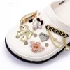 Partihandel Metal Rhinestone Bear Bee Butterfly Dragonfly Animal PVC för dekorationstrosa Shoe Charmsarms 50% rabatt