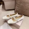 2024 NIEUWE Dames Designer schoenen Pearl Chains Square tenen Soft Bottom Loafers Lente en zomer