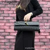 Andiamo Clutch Bag Bottegvenetas Handväskor 2024 Spring New Handmade Weaving Dinner Bar Style Fashion Crossbody Handheld Bill of Lading Shoulder Square