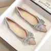 Casual Shoes 2024 balettlägenheter för kvinnor mode strass bow platt fotvaror kvinnlig plus storlek mockasin båt chaussure femme