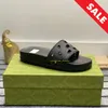 Mentières à hommes Slippers Fashion 2024 TAUX CUIR DE RÉSABLE TAUX PLAQUES SALLES SALLES SHORTS FLORA PLAQUES Sandale Taille 38-45 Homme Slides Sliders Mules