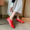 Sapatos casuais yqbtdl 2024 renda de outono up aparts mulheres mulheres vermelhas preto couro artificial macio confortável diariamente oxford