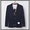 Marka mody Blazer Men British Casual Suit Slim Fit Mens Kurtka Sprężyna i jesienna pojedyncza bawełniana bawełniana płaszcz poprawna wersja High Street Designer