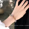Strang Original Ins natürliche Erdbeerkristall Asche Mondlicht Pull Feldspat Armband Einfache und frische Boudoir -Stil Geschenk Frauen