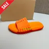 Spikes Rivet Designer Slippers prends les étalons faciles Style Mules Street Room Sandales d'été Pantoufle Famous Mens Sandale Slides Sliders Beach Shoes Flip Flops