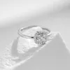 Pierścienie klastra Modian musującego VVS1 D Color Moissanite Pierścień 925 Srebrna oprawa ślubna dla kobiet Prezent biżuterii Prezent