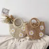 Handwoven Daisy Straw Rattan Halfmoon Beach Handtas Grote capaciteit Vrouwen zomer Hollow Out Crossbody Schoudertas 240401