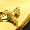 Sieraden gouden lotus bloemblad natuurlijke zoetwater parels broche pin cadeau voor vrouwen meisje elegante pins mode geschenken 240412