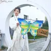 Yongjian 1,3 m kinesisk stilfjäril drake Vacker blå fjärilformad drake med 50 m drake sträng för nybörjare att flyga Y240416