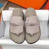 Designer Jelly Femme's Mid Heel Sandal Slippers, fait de matériaux transparents, à la mode, sexy et charmante, ensoleillée, pantoufles de chaussures pour femmes de plage