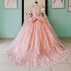 Pink Shiny Off the Shoulder Quinceanera Dress Ball Gown Lace Applique Pärlagad med Cape Corset Sweet 16 Vestido de 15 Anos