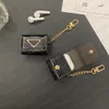 Luxury Leather Earphone Package för AirPods 1 2 3 Pro Trådlösa öronsnäckor Laddning House Storage Bag Protector Classic Triangle Designer Clasp Anti-Lost Chain