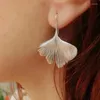 Kolczyki Dangle Eleganckie ginkgo liść wentylatora w kształcie earhook asymetryczne modne retro akcesoria na festiwal dla kobiet