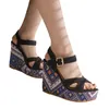 Sandales 2024 Vintage grand talon de pente avec semelle épaisse élevée boucle plate-forme imperméable super haut zapatos para mujer