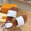 10A Top Quality Designer Slipper Femmes Slippers Sandales Luxury Sandales Sandales Real Leather Flip Flop Flats Slite Chaussures Déclenchés Bottes Bottes par Brand Slipper L0156