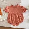 Rompers sommar ny bodysuit nyfödd tjej jumpsuit spädbarn flicka romper fast färg kort ärm baby i ett stycke kläder l410