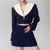 Women's Jackets designer Miu Miao's deep blue short suit with navy collar top creates an atmosphere when wearing a jacket. The goddess of temperament is Fan Qiudong L609