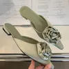 Tofflor Fashion Flower Footwear Women Silk Kvinnliga bilder damer Sandaler skor för mulor