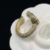 Dafu Classic Letter Ring avec un sens haut de gamme de style polyvalent et un tempérament explosif.Anneau d'ouverture de lettre de diamant complète de luxe avec style rétro