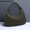 Bottegvenetas Hop Bag Large 2024 New Crescent Womens Fully Handmade Woven Handheld Dumpling Fashionable and Versatile European American Style One Should 702Z