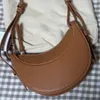 Bolsa de nicho de nicho francês Crescent Bag Bag Crossbody Mulheres Mulheres da moda e minimalista Bolsa de sela de couro genuína 240402