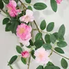 Kwiaty dekoracyjne rattan sztuczny wiszący girland sufit 1,8 m dzikiej róży łuk ślubny jedwabny tkanin