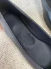 バレエフラット純粋な革の靴デザイナー女性ドレスシューズ女性フラットシューズサイズ35-42カジュアルシューズデザイナーウェディングパーティーラグジュアリーベルベット季節