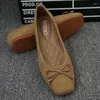 Chaussures décontractées EU35-42 Femmes coréennes Ballet Flats en cuir en cuir Mandons de dames glisser sur les mocassins Toe carré Ballerina Flat femme