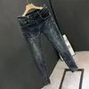 Élasticité de style coréen de luxe pour hommes confortable streetwear streetwear déchiré de jean skinny décontracté en jean pour hommes 240403