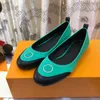 Tasarımcı Elbise Ayakkabı Kadın Ayakkabıları Loafers Louoiss VVIUITTONS Klasik İşlemeli Baskılı Bale Ayakkabıları Retro Metal Düğmeleri Deri Marka Oxford Rahat Ayakkabı.