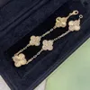 luxuriöses Armband Designerinnen Frauen Mutter von Perlen v Gold Fünf Blumenarmband für Frauen plattiert natürliche Kristallmutter von Perlen Chalcedon mit Kasten Neues Großhandel L L