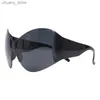 Solglasögon Ny mode steampunk överdimensionerade solglasögon för kvinnliga trender punk y2k solglasögon goggle män varumärkesdesigner Eyewear de Sol Oculos Y240416