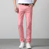 Mäns jeans solid färg röd gul rosa blå stretch koreansk mode casual bomull denim all-match manliga byxor