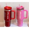 USA: s lager med 1: 1 logotyp Stabucks Winter Pink Red Holiday The Quencher H2.0 Cosmo Pink Parade Tumbler 40 Oz Iced Cups 304 Swig Wine Mugs Present Target Red Water flaskor I0416