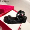 Tjocka bottenkilar häl tofflor kvinnor sommarmode vecka nit sandaler läder tofflor sexiga lyxmärke slipsol sandal 240402