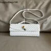 Bottegvenetas Andiamo Clutch Baged Woven French Stick Texture 2024新しいハードウェアロックバックルシングルショルダークロスボディファッショナブルで実用的