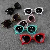 Lunettes de soleil 1pc Kids Eye élégant Eye vintage Girls Vintage mignons Sun Gernes Party UV400 PEUSEURES Nuances Belles enfants Élèves pour cadeau