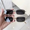 Lunettes de soleil 2024 Retro Square Frame Y2K Small Small Fashion Fashion Holiday Street PO GRUPLES GIRL