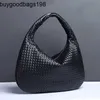 Bottegvenetas Hop Bag Large 2024 New Crescent Womens Fully Handmade Woven Handheld Dumpling Fashionable and Versatile European American Style One Should JAJT