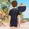 Kids Boys One Piece Quick Dry Swimwear Jumpsuit Korte mouwen Korte mouwen Zippered Shorty Wetsuit Swimsuit Badpak Surf Rashguard 240416