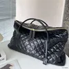 Resa maxi väska i quiltade läder es jätte designer väska kvinnor tygväskor fäster crossbody shopping strand berömda stora totes axlar handväska mode yslse handväskor