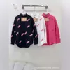 T-shirt femminile MM24 Design nicchia di primavera all'inizio della primavera da asciugamano rosa ricami versatili casual versatile