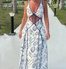 カジュアルドレス2024夏のファッション女性ドレスエレガントなバケーションライン印刷されたVネックストラップブラタイディテールホローバックレスマキシ