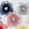 装飾的な花10pcs/lot 6cm手作りのシフォンオーガンザバラcored人工花のヘッドヘッドヘッドウェアの装飾